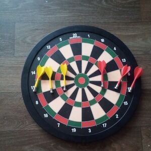 Dartboard Set with Red and Yellow Darts